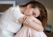 این نشانه ها را جدی بگیرید؛ شاید دچار خستگی عاطفی شده باشید! نشانه های خستگی عاطفی